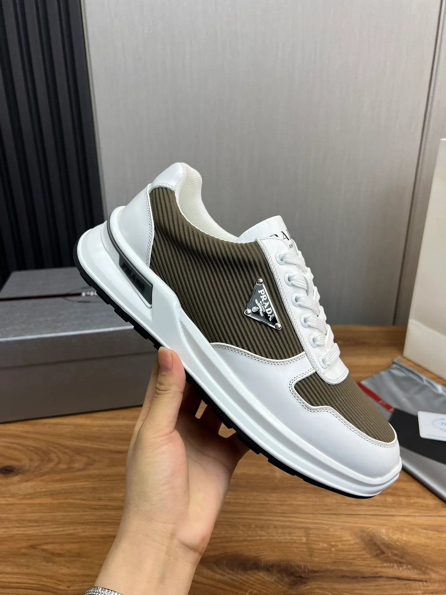 Men's shoes 💰580💰 [PRADA] Men's shoes are popular in the counter, official website is synchronized, 1 high-quality shipment ✔️Original cowhide stitching mesh + cowhide lining, 1🆚1 replica, original original bottom, 38-45 (45 customized, non-refundable)